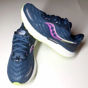 Saucony Women's Triumph Running Sneakers  Size- 7.5